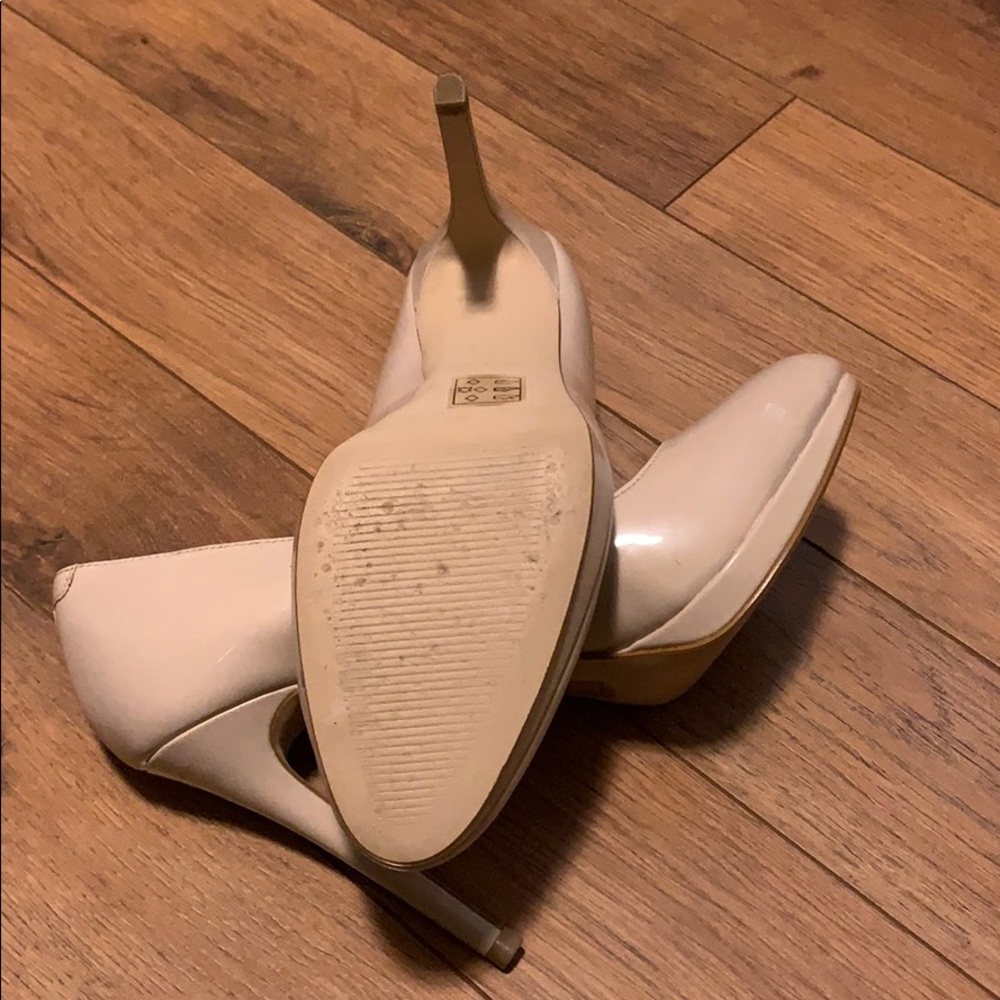 Heels - Picture 4 of 4